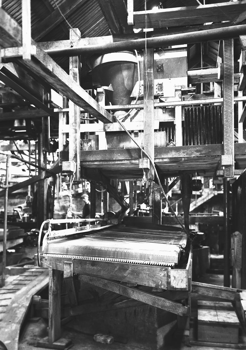 Aug 1945 - Mill, Geevor Mine, Pendeen, Cornwall., submitted by Buddle-Bot on 08-11-2025.
Bgs No. P208016; Rhodes, J.; © Crown. Image & Text: BGS Geoscenic, under OGL V2 License http://bit.ly/462AXmV Aug 1945 - Mill, Geevor Mine, Pendeen, Cornwall.