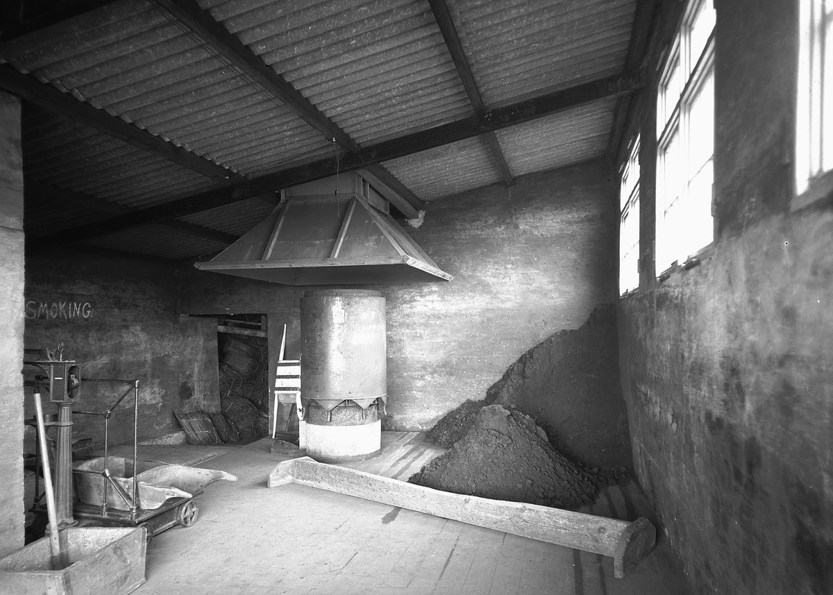 Aug 1945 - The ore processing mill, Geevor Mine, Pendeen, Cornwall., submitted by Buddle-Bot on 08-11-2025.
Bgs No. P208019; Rhodes, J.; © Crown. Image & Text: BGS Geoscenic, under OGL V2 License http://bit.ly/462AXmV Aug 1945 - The ore processing mill, Geevor Mine, Pendeen, Cornwall.