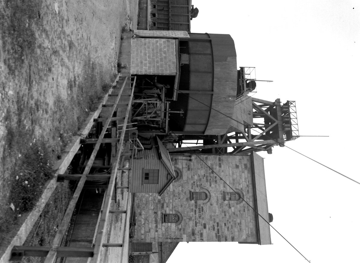 Aug 1945 - East Pool Mine. Looking N.