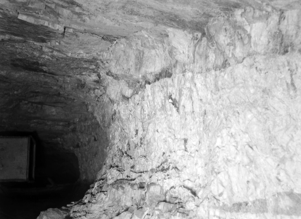 Aug 1945 - Castle an Dinas., submitted by Buddle-Bot on 08-11-2025.
Bgs No. P208057; Rhodes, J.; © Crown. Image & Text: BGS Geoscenic, under OGL V2 License http://bit.ly/462AXmV Aug 1945 - Castle an Dinas.