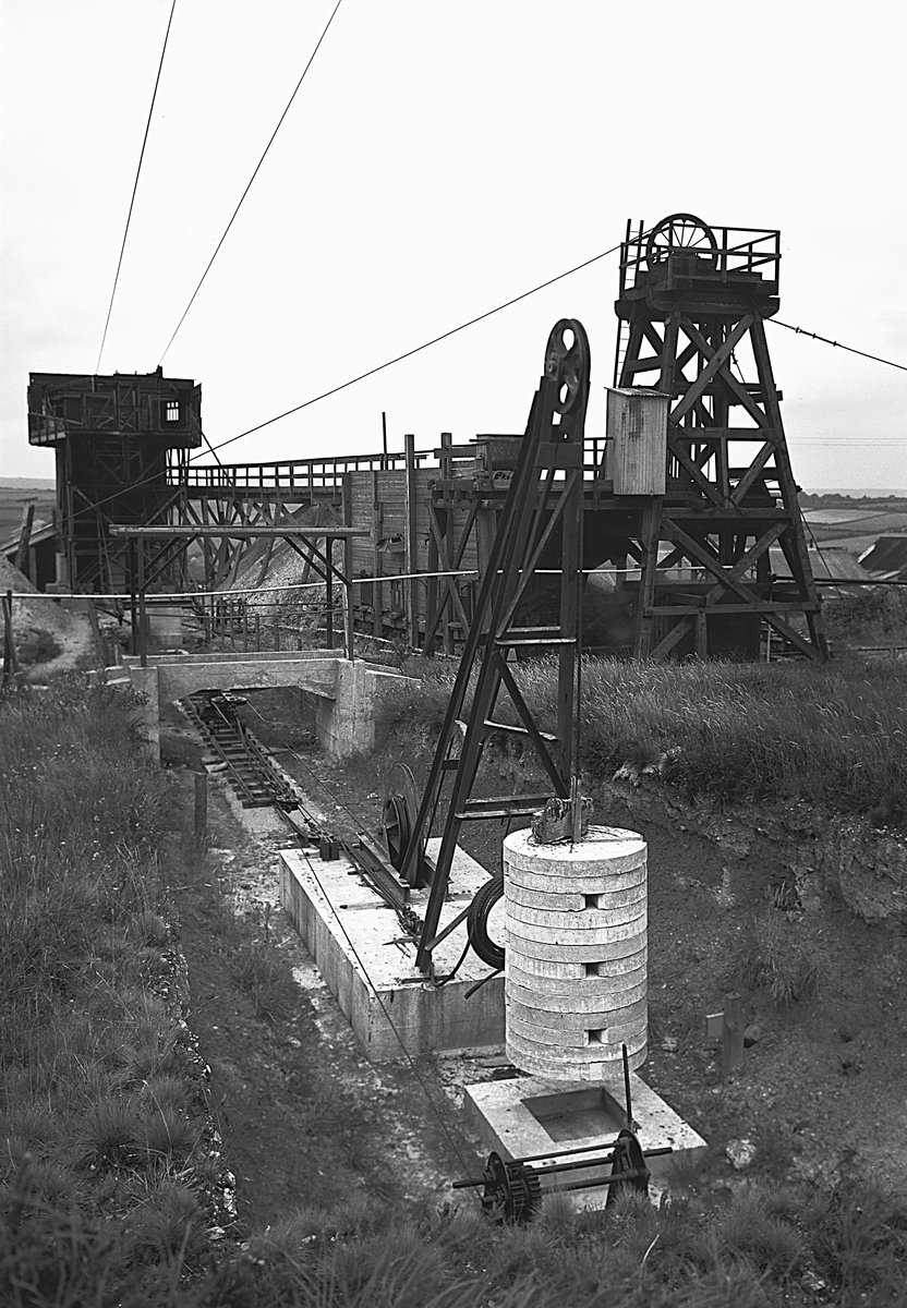 Aug 1945 - Wolfram Mine, Castle an Dinas, Cornwall., submitted by Buddle-Bot on 08-11-2025.
Bgs No. P208060; Rhodes, J.; © Crown. Image & Text: BGS Geoscenic, under OGL V2 License http://bit.ly/462AXmV Aug 1945 - Wolfram Mine, Castle an Dinas, Cornwall.