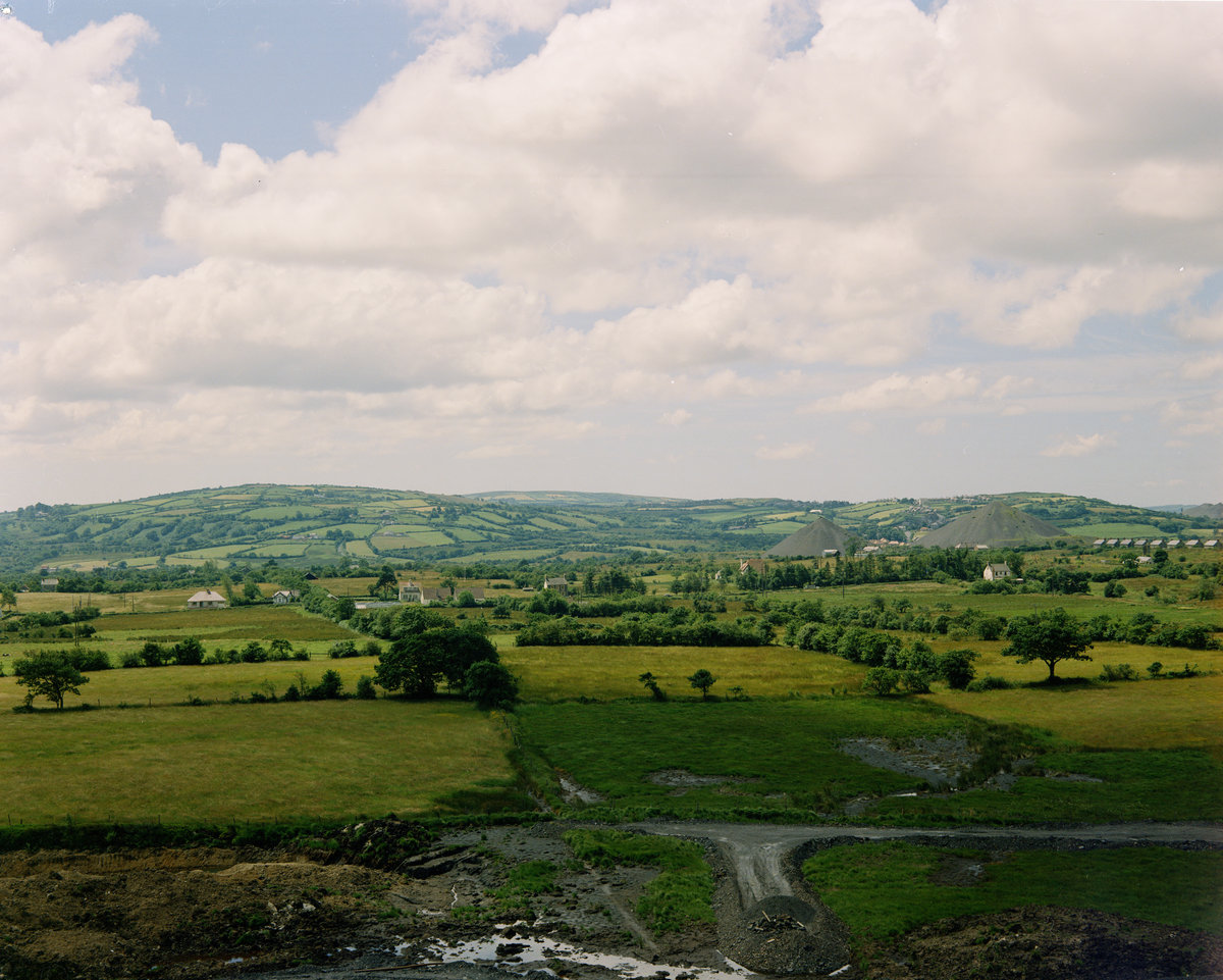 Jul 1966 - Emlyn Colliery Tip, Pen-y-gross. Looking SW., submitted by Buddle-Bot on 08-11-2025.
Bgs No. P210643; Friend, C.A.F.; © NERC. Image & Text: BGS Geoscenic, under OGL V2 License http://bit.ly/462AXmV Jul 1966 - Emlyn Colliery Tip, Pen-y-gross. Looking SW.
