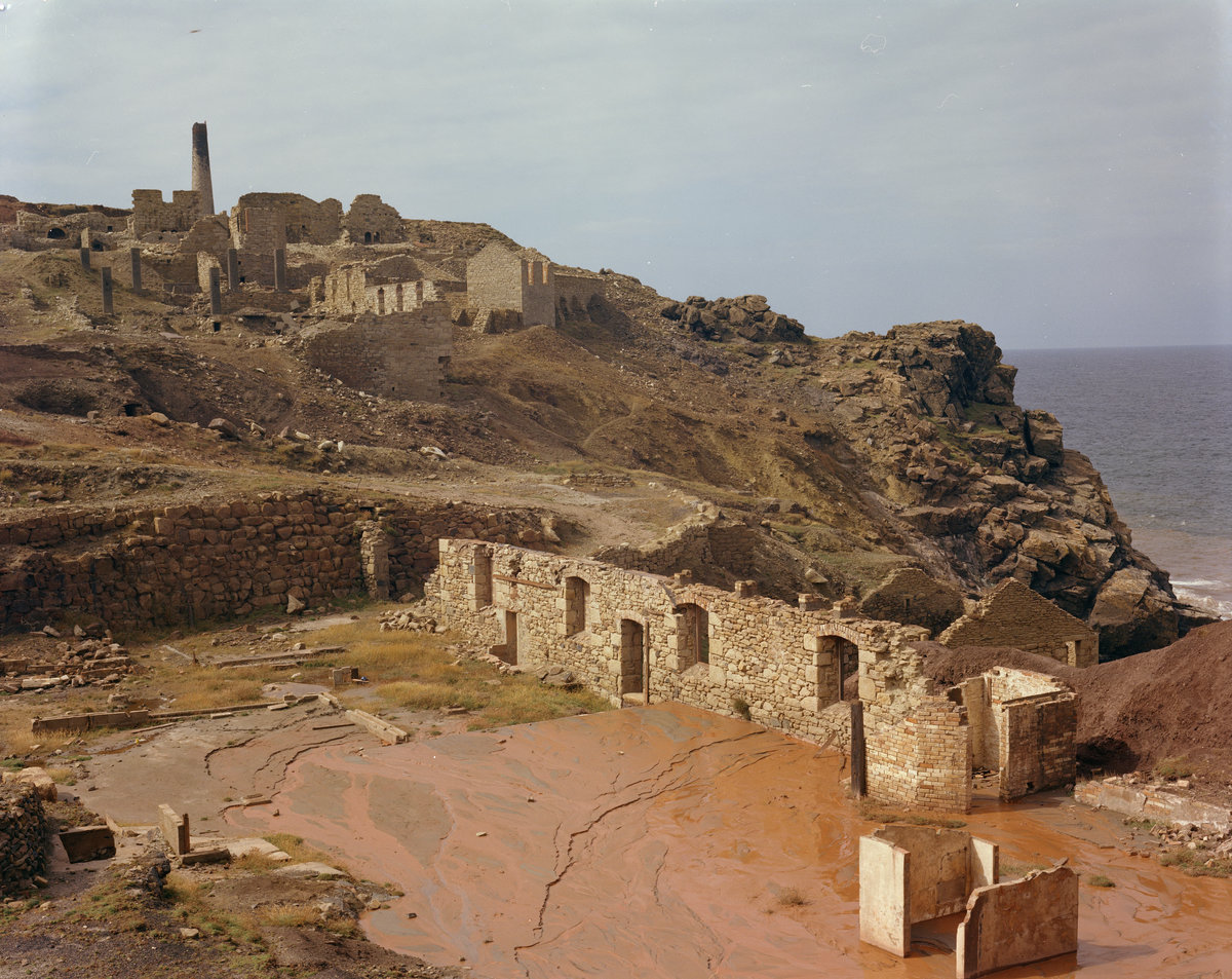 1976 - Trewellard Zawn. Looking SW., submitted by Buddle-Bot on 08-11-2025.
Bgs No. P212332; Evans, H.J.; © NERC. Image & Text: BGS Geoscenic, under OGL V2 License http://bit.ly/462AXmV 1976 - Trewellard Zawn. Looking SW.