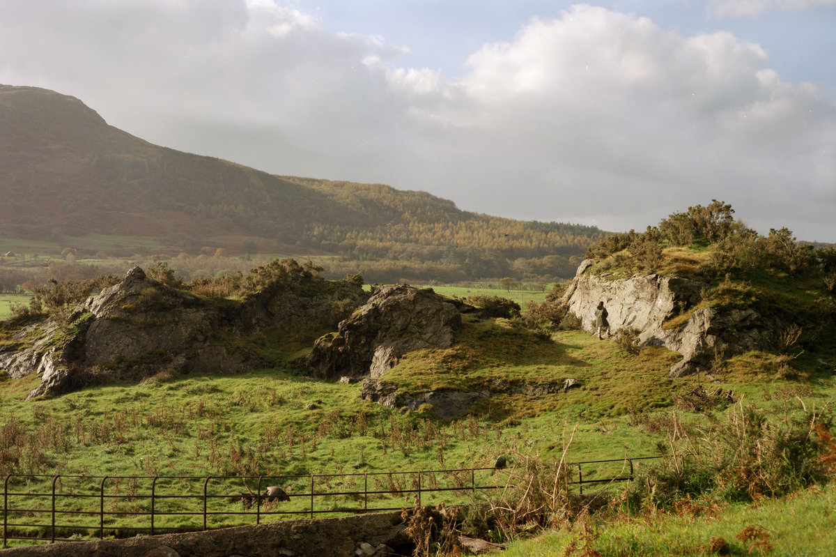 1986 - Tremadog Ironstone Mine. Looking S., submitted by Buddle-Bot on 08-11-2025.
Bgs No. P213395; Cullen, T.; © NERC. Image & Text: BGS Geoscenic, under OGL V2 License http://bit.ly/462AXmV 1986 - Tremadog Ironstone Mine. Looking S.
