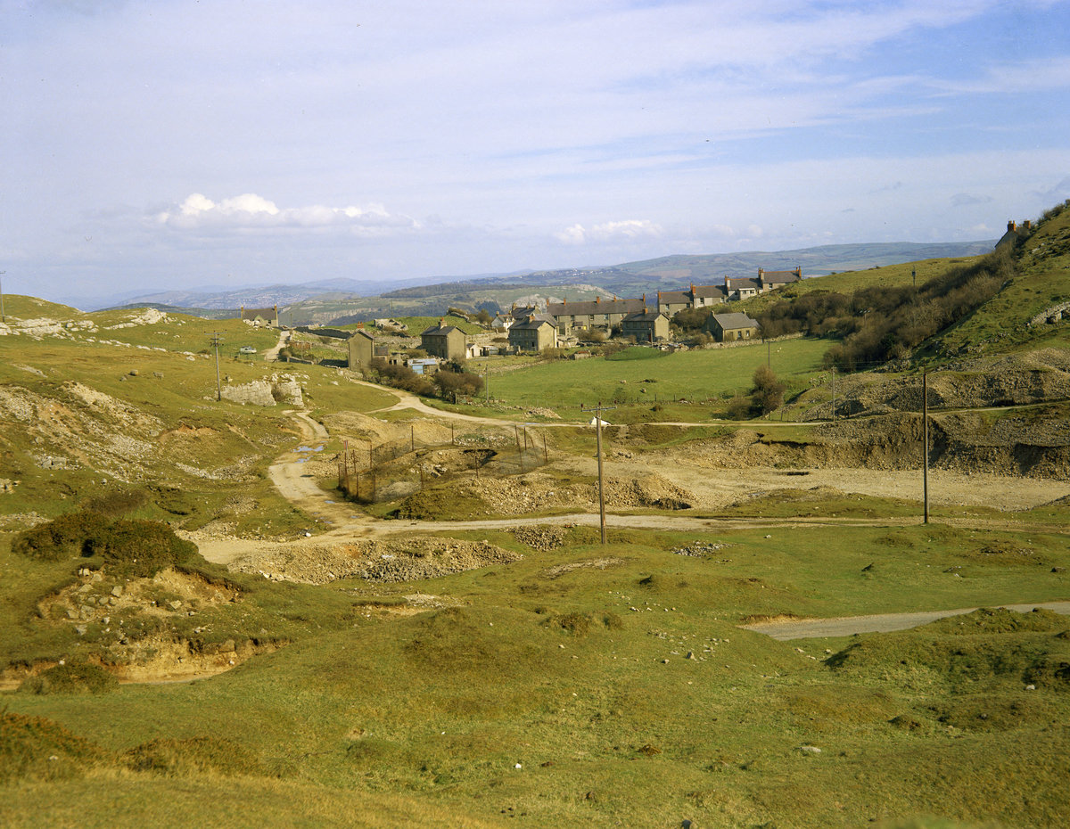 Apr 1969 - Great Orme, near Phyllay., submitted by Buddle-Bot on 08-11-2025.
Bgs No. P222885; Dobson, C.; © NERC. Image & Text: BGS Geoscenic, under OGL V2 License http://bit.ly/462AXmV Apr 1969 - Great Orme, near Phyllay.