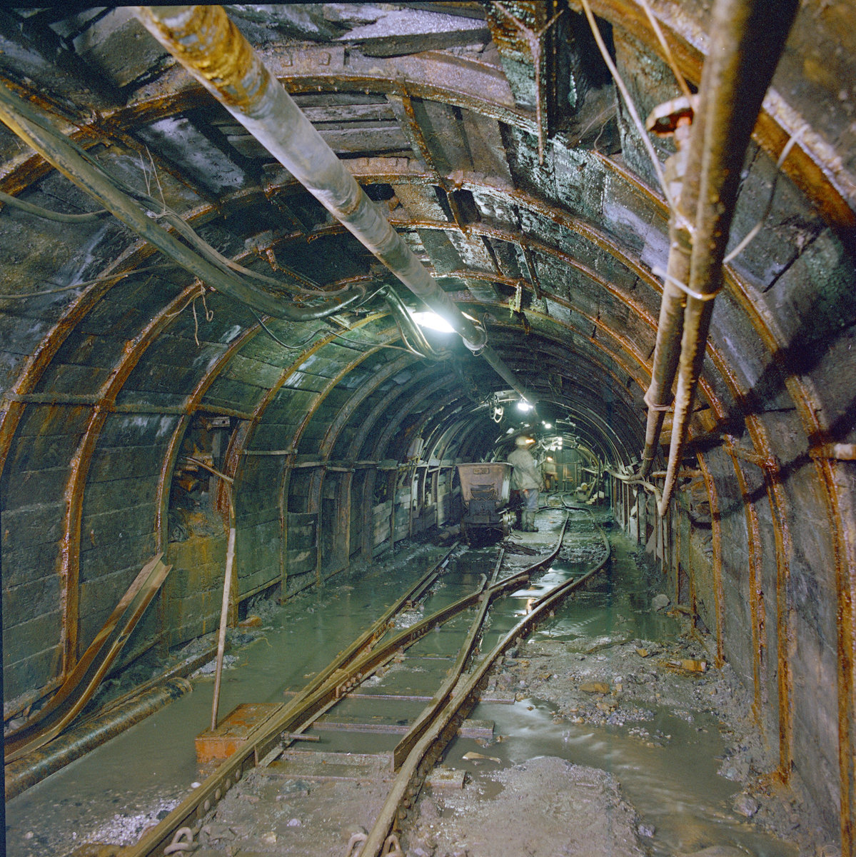 31 Mar 1982 - Groverake Mine, Rookhope, Weardale, Co. Durham. Looking NW., submitted by Buddle-Bot on 08-11-2025.
Bgs No. P223156; Thornton, K.E.; © NERC. Image & Text: BGS Geoscenic, under OGL V2 License http://bit.ly/462AXmV 31 Mar 1982 - Groverake Mine, Rookhope, Weardale, Co. Durham. Looking NW.