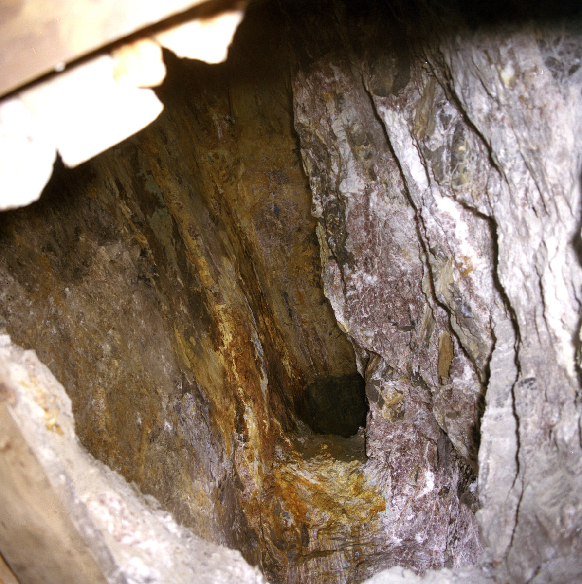 31 Mar 1982 - Groverake Mine, Rookhope, Weardale, Co. Durham. Looking E., submitted by Buddle-Bot on 08-11-2025.
Bgs No. P223159; Thornton, K.E.; © NERC. Image & Text: BGS Geoscenic, under OGL V2 License http://bit.ly/462AXmV 31 Mar 1982 - Groverake Mine, Rookhope, Weardale, Co. Durham. Looking E.