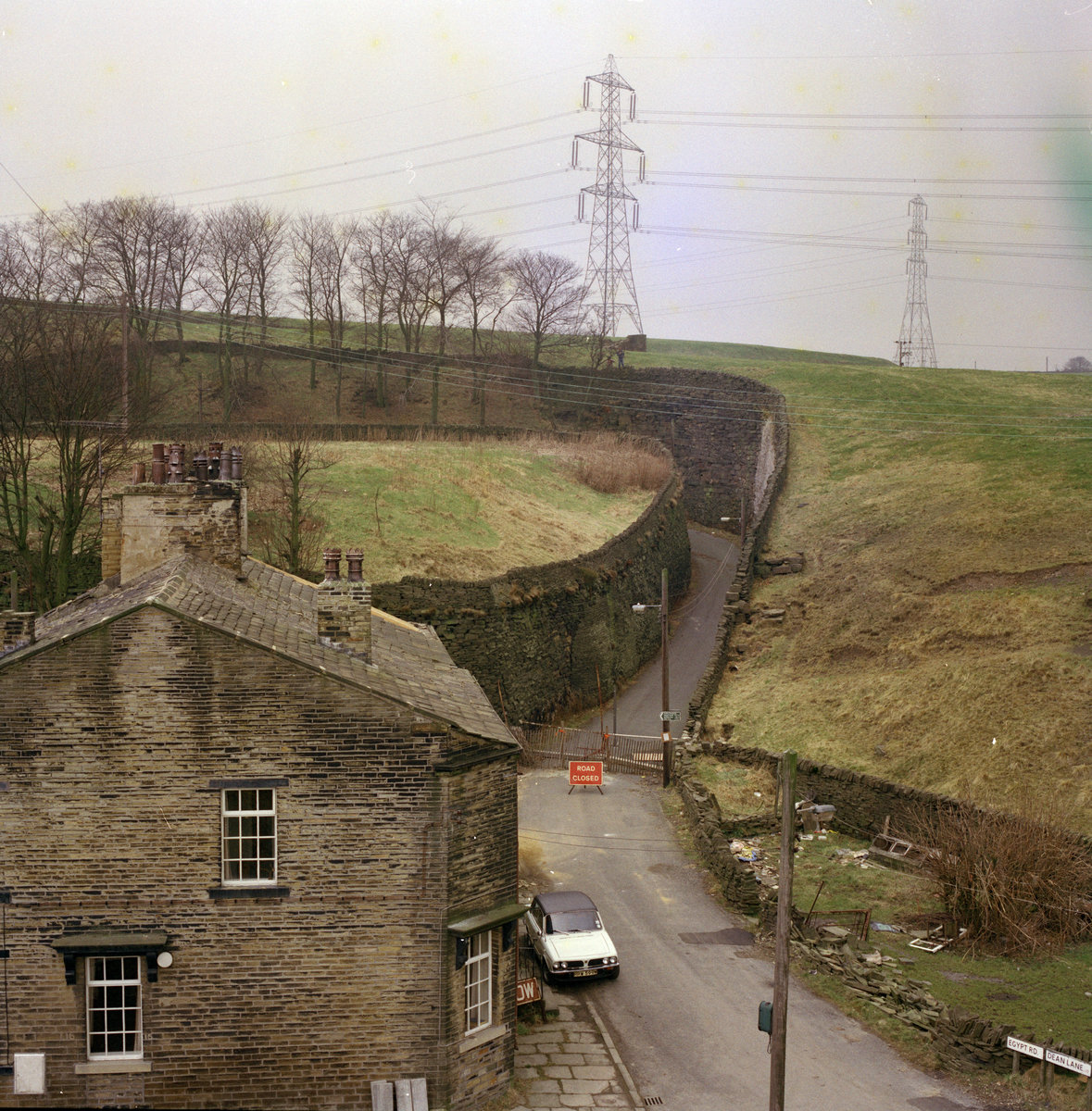 10 Mar 1983 - Walls of Jericho at Egypt, near Bradford, West Yorkshire., submitted by Buddle-Bot on 08-11-2025.
Bgs No. P223232; Thornton, K.E.; © NERC. Image & Text: BGS Geoscenic, under OGL V2 License http://bit.ly/462AXmV 10 Mar 1983 - Walls of Jericho at Egypt, near Bradford, West Yorkshire.
