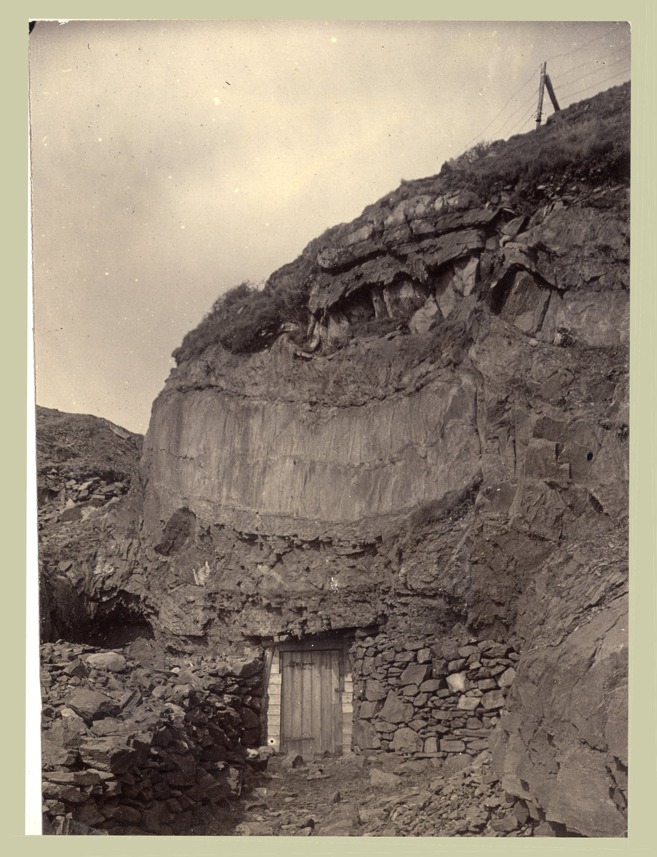 1919 - Barmouth. Entrance to Manganese Mine in Cambrian.