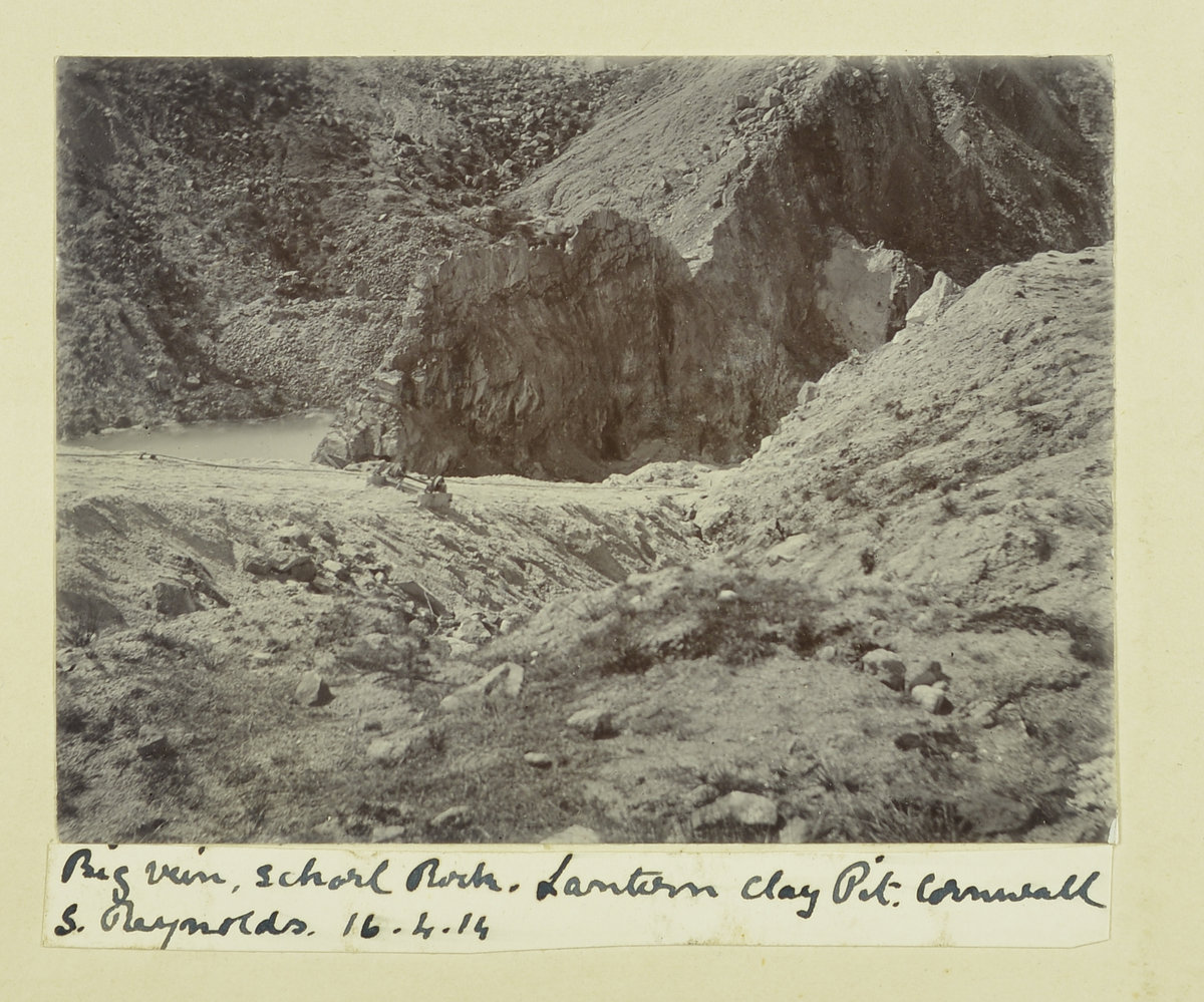 16 Apr 1914 - Rig vein, schorl rock. Lantern Clay Pit, Cornwall. [Igneous.]